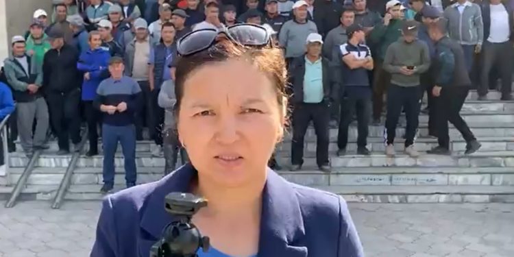 Акыйкатчы Атыр Абдрахматова: «Кемпир-Абад маселесин көтөрүп жүргөн Каныкей Аранова кечинде бошотулду»