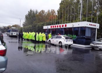 «Эки автобус милиция келди». Бишкекте «Саясий туткундарды бошоткула» деген митинг өтөрү айтылды