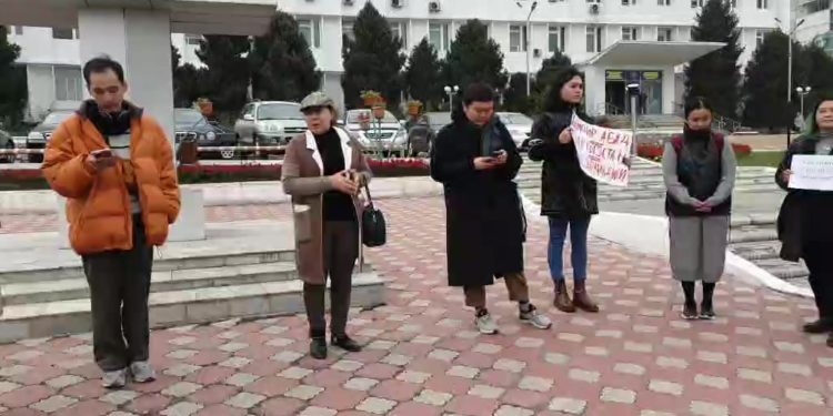 Ошто да Кемпир-Абад маселеси боюнча митинг болуп өттү