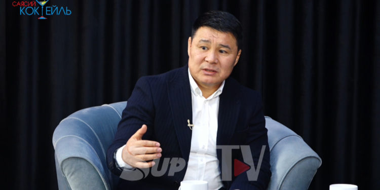 Депутат Икрамов эки жашик курал тууралуу: «Бул кичинекей эле ката эмес»