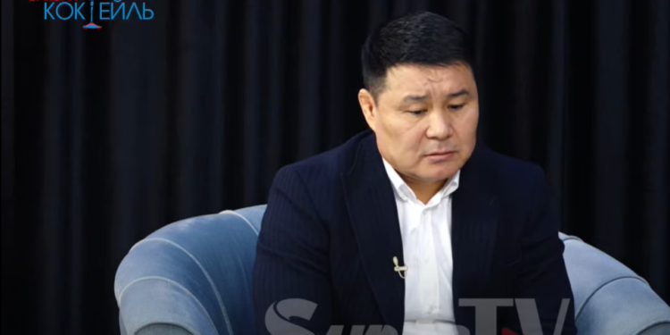 Икрамов: «Кемпир-Абаддын алдындагы жерди Өзбекстанга берип салсак, анда суу да, жер да, асман да коңшу өлкөгө өткөн болот»