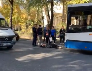 Бишкекте троллейбус окуучуну сүзүп кетти