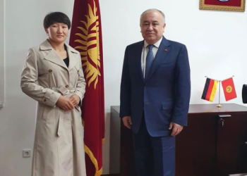 Германияга медициналык текшерилүүгө барган Айсулуу Тыныбекова Текебаев менен жолукту