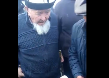 Токмоктогу мал базарда ашка жылкы сатып алам деген карыянын 120 миң сомун уурдап кеткендер изделүүдө