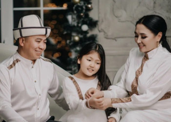 Арнис Кыдырмышев менен Альбина Имашова ак өргөөлүү болушту (видео)