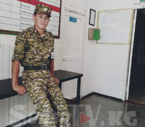 Чүйдө өзүн атып алды делген чек арачынын карындашы: «Агам өз алдынча дем ала баштады. Биз чындыкты билишибиз керек»