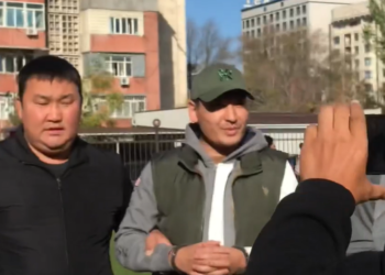 Жарандык активист Атай Бейшенбек райондук сотко жеткирилди (видео)