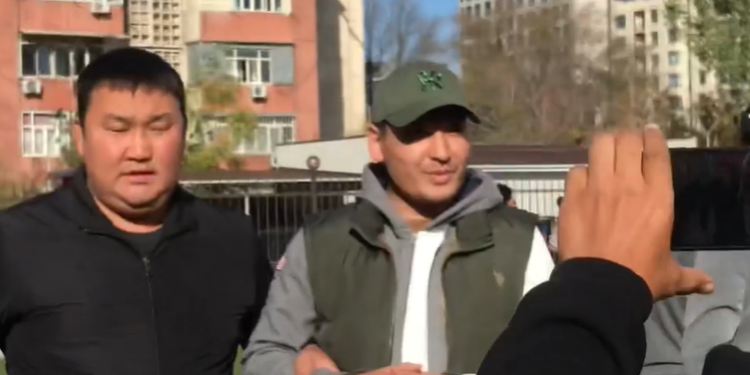 Жарандык активист Атай Бейшенбек райондук сотко жеткирилди (видео)