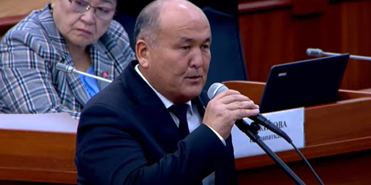 Депутат Токторбаев Мадумаровду «саясий таштанды» деп баалады