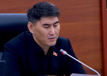 Чыңгыз Айдарбеков: «Сөз эркиндиги бүттү. Унчукпай отургула дебейсиңерби?»