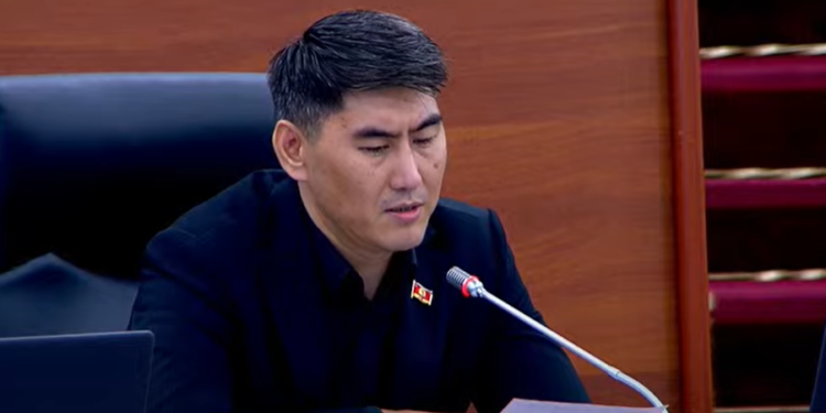 Чыңгыз Айдарбеков: «Сөз эркиндиги бүттү. Унчукпай отургула дебейсиңерби?»