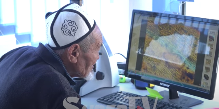 85 жашында студент болгон Мамат Кулматов: «Менин неберем менен тең мугалимдер бар. Алар менден тартынышат»