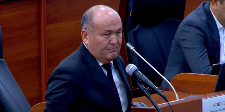 «Кармалгандар «дүжүр» саясатчылар». Депутат белгилүү саясатчылар деп Жапаров менен Ташиевди атады