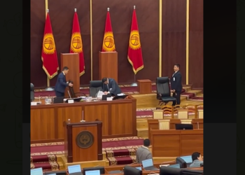 Бүгүн спикерлер эле эмес, креслолор да алмашты (видео)