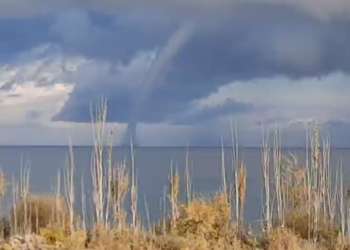 Ысык-Көлдө сейрек кездешүүчү кубулушту видеого тартып алышкан (видео)