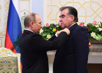 «Сыйлык өз күнөөкөрүн тапты». Путиндин Рахмонго берген сыйлыгына ТИМдин басма сөз катчысы комментарий берди