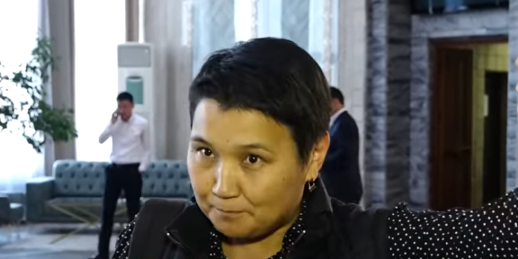 Рита Карасартова Кемпир-Абад боюнча: «Бул Кыргызстандын кызыкчылыгын сатуу болбогондо эмне?»