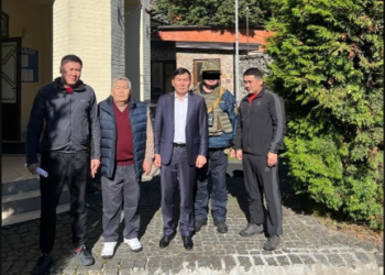 Элчи: «Украинада кырдаал курч. Өмүрүңөрдү тобокелге салбагыла»