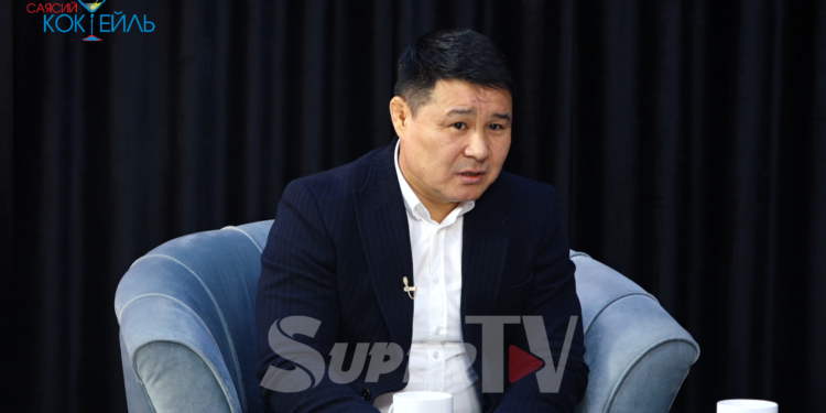 «Жаш балдарыбыз өлүп жатса, парламентте отурганга болбой калды». Икрамов эмнеге Баткенге барганын айтты