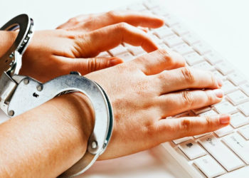 Соцтармакта кыргыздар тууралуу негатив жазган кыз бир жылга кесилди