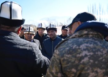 Төрага Нурланбек Шакиев чек ара жаңжалында жабыркаган Баткендеги айылдарга барды