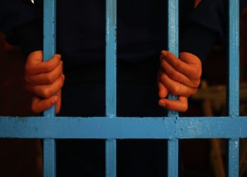 Депутат: «19 жаштагы кыз 1600 сомдун айынан СИЗОдо отурат»