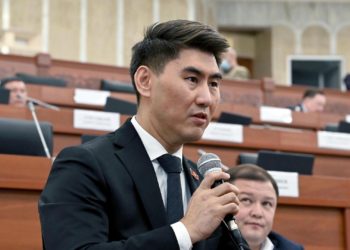 Жанар Акаев: «Чыңгыз Айдарбеков саламаттыгына байланыштуу жыйындарга убактылуу катыша албайт»