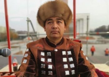 Манасчы Дөөлөт Сыдыковдун Москвада өтө турган жолугушуусу жылдырылды