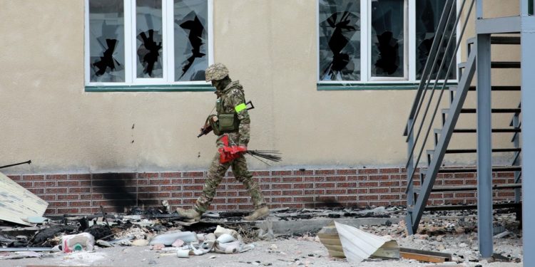 Депутат: «Баткенде чек арадагы окуяларды согуш деп атоого болобу?»