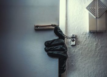 Ак-Ордо конушундагы үйдөн 760 миң сом уурдалды. Шектүүлөр изделүүдө