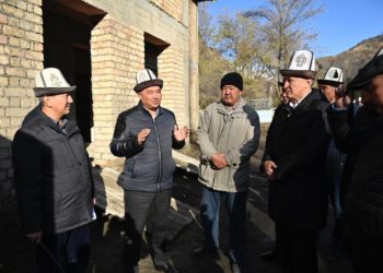 Төрага Шакиев Аксыга барып, мектептердин курулушу менен таанышты