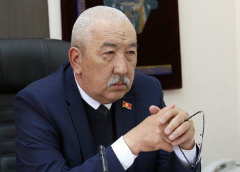 Исхак Масалиев алтын чуусу боюнча түзүлгөн депутаттык комиссиянын төрагалыгынан баш тартканы маалым болду