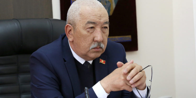 Исхак Масалиев алтын чуусу боюнча түзүлгөн депутаттык комиссиянын төрагалыгынан баш тартканы маалым болду