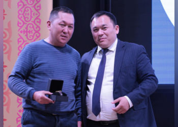 Бишкекте кош бойлуу аялдарды бекер ташыган №113 маршруттун айдоочусу саат менен сыйланды