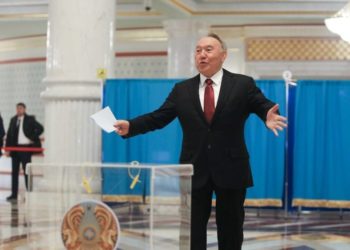 Нурсултан Назарбаев президенттик шайлоодо добушун кимге бергенин айтты