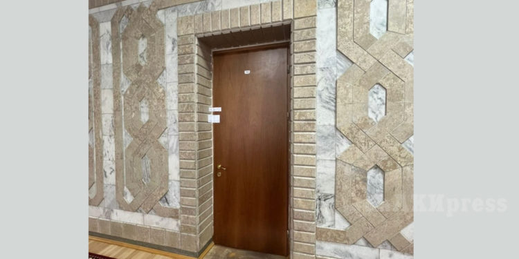 Абытов Өмүрбек Бакиров эмне үчүн иш бөлмөсүн бошотушу керек болгонун айтып берди