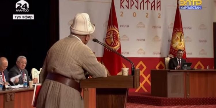 Элдик курултайда карыя президенттин планшетин кеп кылды. Садыр Жапаровдун жообу