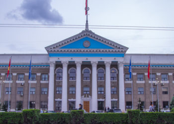 Жанар Акаев: «Бишкектин мэрин шаардыктар шайлашы керек»