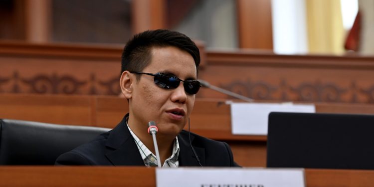 Депутат Бекешев: «Орусиянын мыйзамын көчүргөндөр адегенде ошол жакта жашап келишсин»