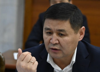 «Жакшы мамиледе болчубуз». Депутат Ташиев кесиптеши Сурабалдиеванын айыптоосуна жооп берди