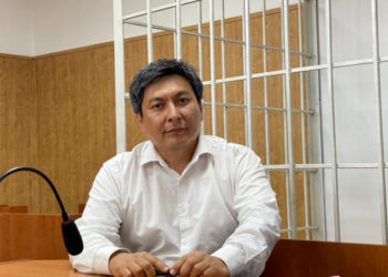 Сот иликтөөчү журналист Болот Темировду өлкөдөн чыгаруу чечимин чыгарды (видео)