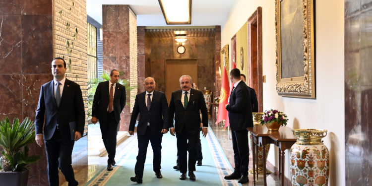 Төрага Нурланбек Шакиев Түркиянын Улуу Улуттук жыйынынын төрагасы Мустафа Шентоп менен жолугушту