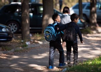 Депутат: «Бишкекте 100 миң балага мектеп жетишпейт»