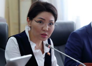 Сурабалдиева: «Кыргызстанда бир эле президент бар да. Мен экөө деп ойлоп жатам»