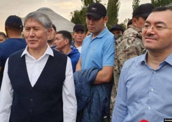 Экс-элчи Кылычбек Султан өзүнүн катасын жана Атамбаевдин айкөлдүгү тууралуу жазды