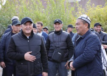 Камчыбек Ташиев тарабынан дагы бир айылдын жолуна асфальт төшөлдү