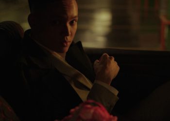 🌹 Роза гүлдесте менен… «Краш» атыгып кеткен чек ара кызматкеринин кезектеги сүрөттөрү