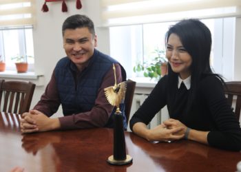 “Эң мыкты актриса” наамына ээ болгон Калипа Таштановага сыйлыгы тапшырылды