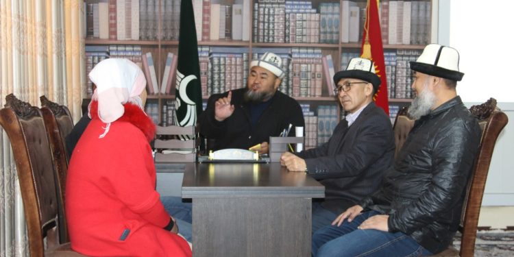 Бельгиялык жаран Кыргыз кызына үйлөнүү үчүн ислам динин кабыл алды (сүрөт)