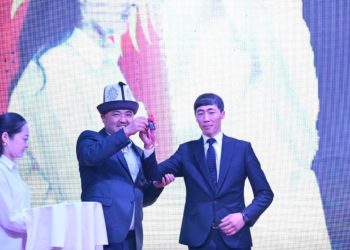 Шакиев Алай, Кара-Кулжа жана Чоң-Алайдын мугалимдери арасында өткөн сынактын жыйынтыктоо аземине катышты